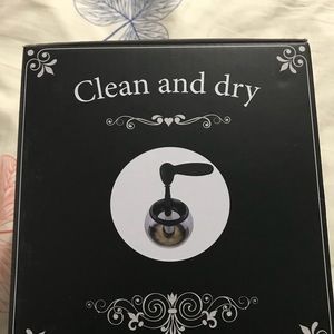 Makeup brush cleaner